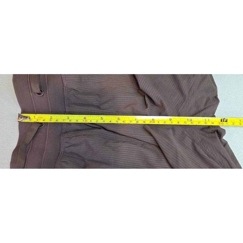 Lululemon Womens 6 Espresso Dance Studio Mid-Rise Pant Short